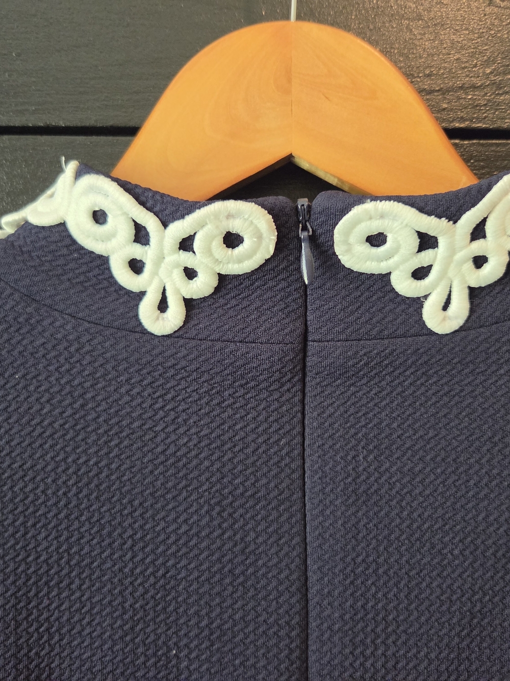 Women's Vince Camuto Navy Blue Dress with White Trim ~ Size 8 - Picture 6 of 11